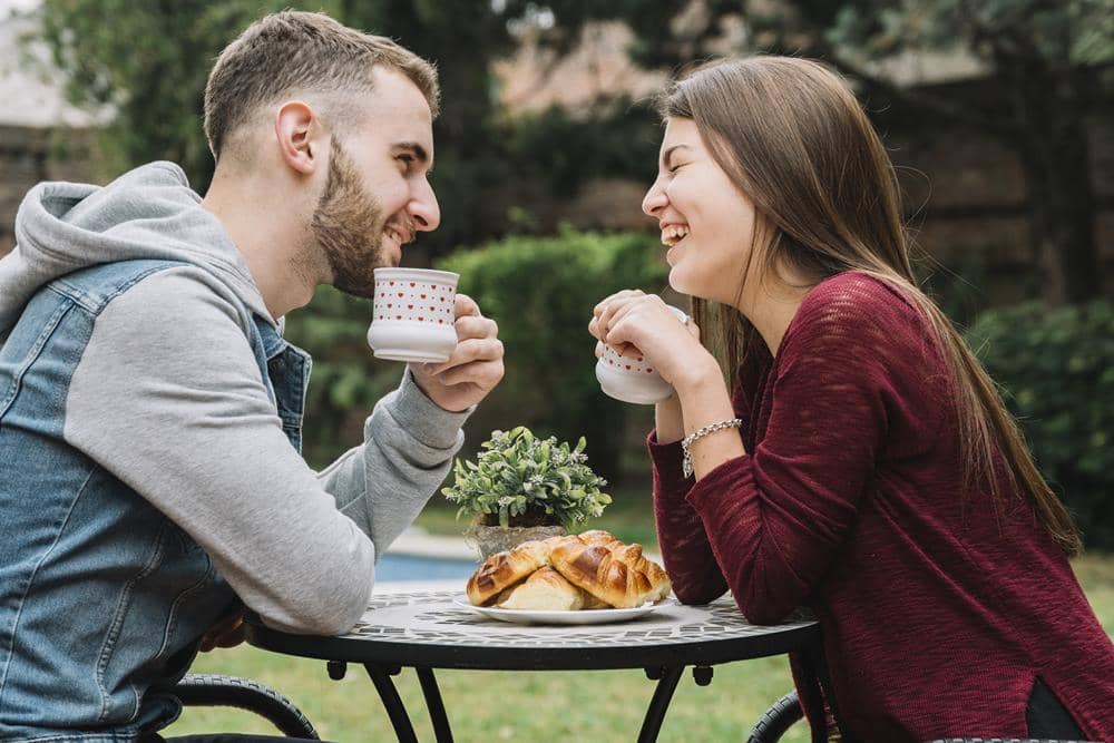 ilustrasi pasangan berkencan (freepik.com/freepik)