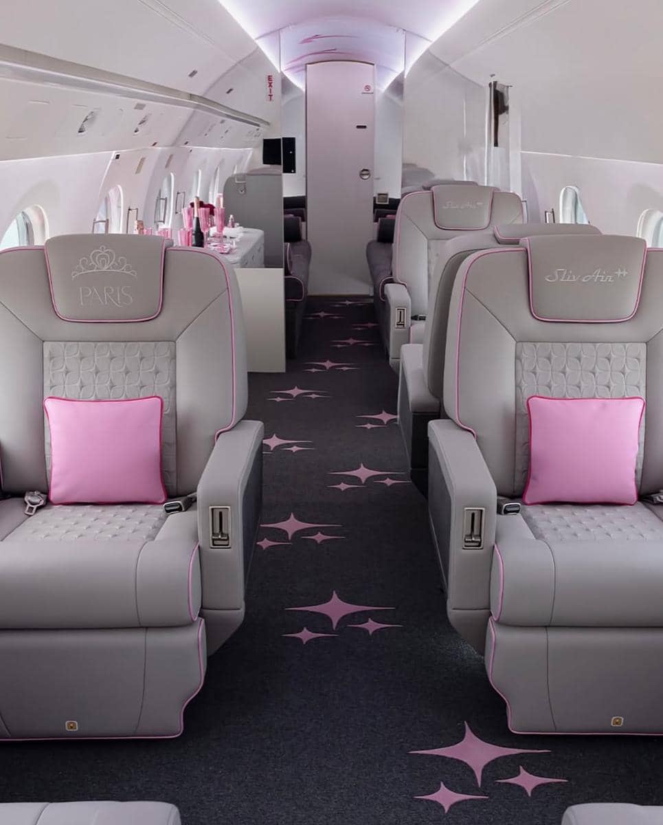 Tampak luar dari jet pribadi Paris Hilton, Sliv Air. (instagram.com/luxury)