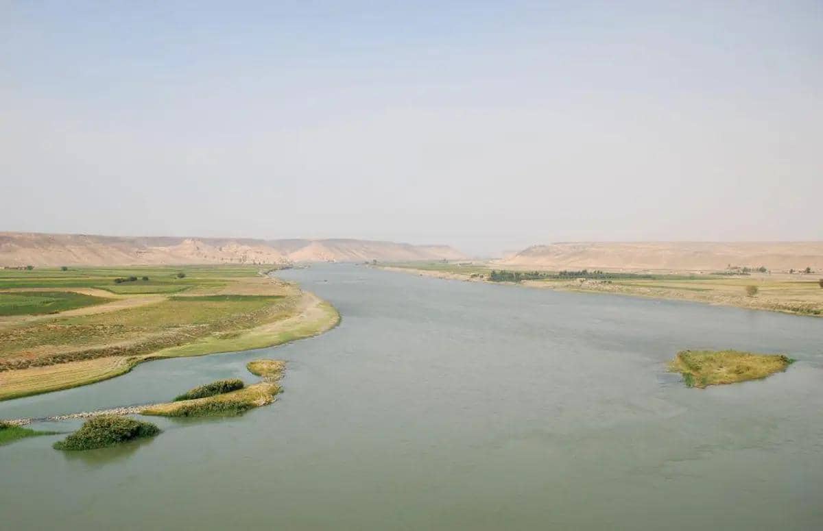 gunung emas di sungai efrat