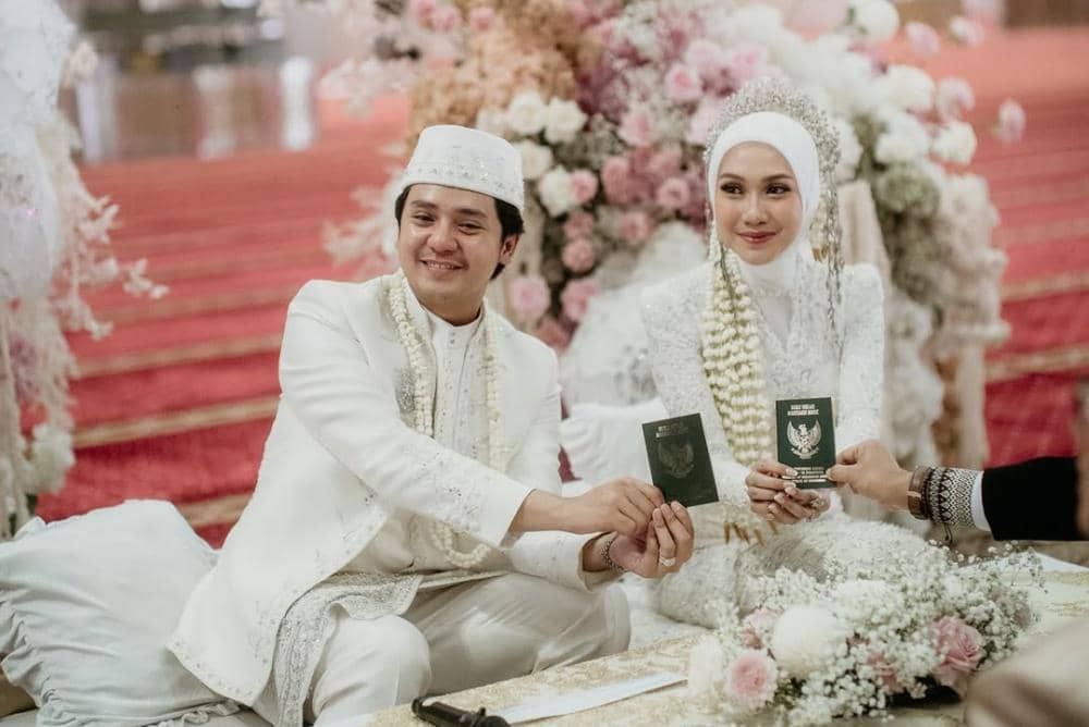 The Wedding Day of Arbani (@arbaniyasiz) & Raissa (@raissarmdhn) at Masjid Istiqlal, JakartaSpec (1).jpg