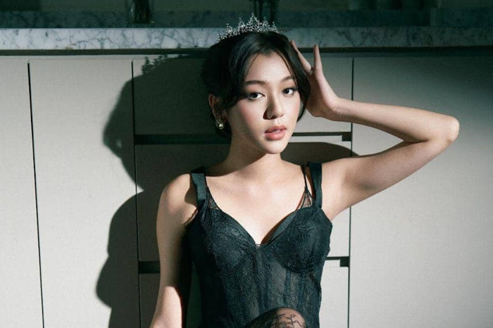 Aset foto resmi untuk mini album Gabriella Ekaputri bertajuk 'Midnight’s Promises'. (Dok. Universal Music Indonesia)