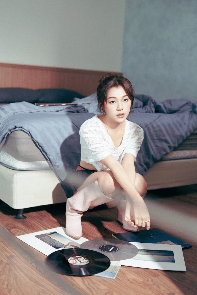 Aset foto resmi untuk mini album Gabriella Ekaputri bertajuk 'Midnight’s Promises'. (Dok. Universal Music Indonesia)