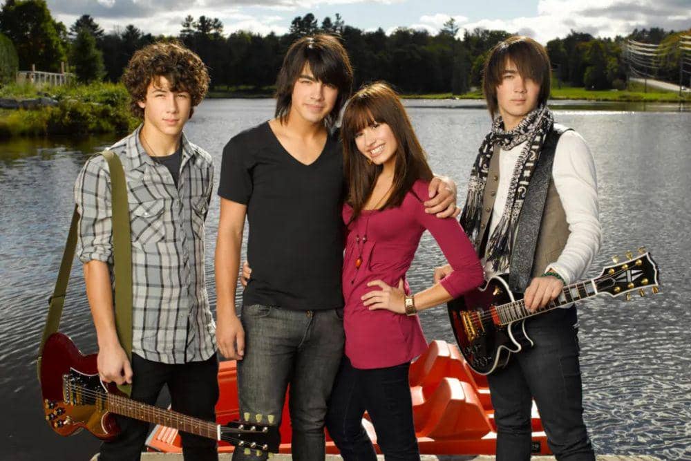  Fakta Persahabatan Jonas Brothers dan Demi Lovato