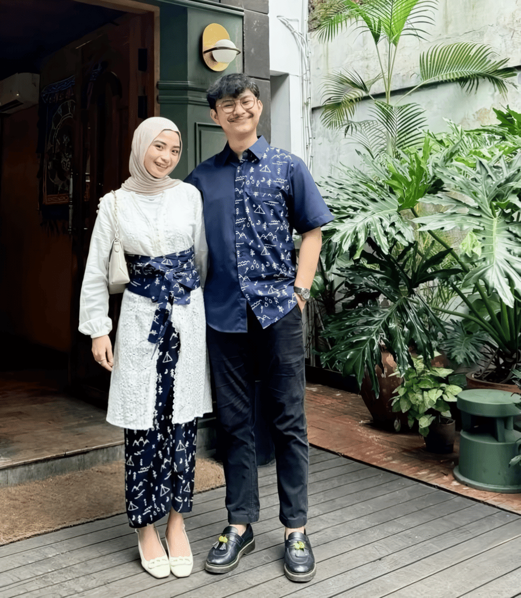 Baju kondangan couple nuansa biru navy.png