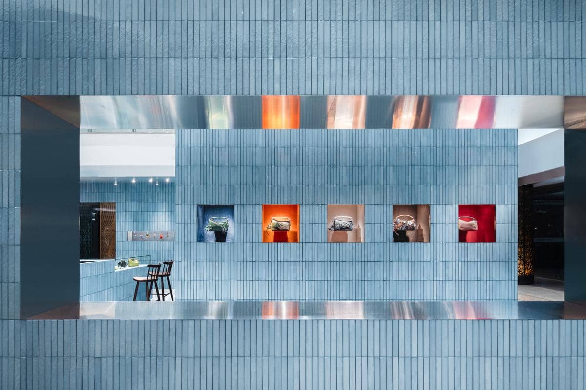 LOEWE Puzzle 10 Collection Pop Up 7.jpg