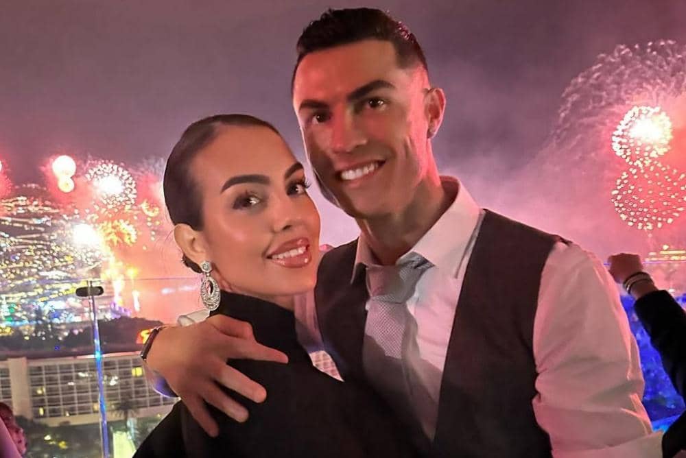 ¡Que la magia del Año Nuevo llene vuestros días de amor, alegría, salud, armonía y vuestras noch.jpg