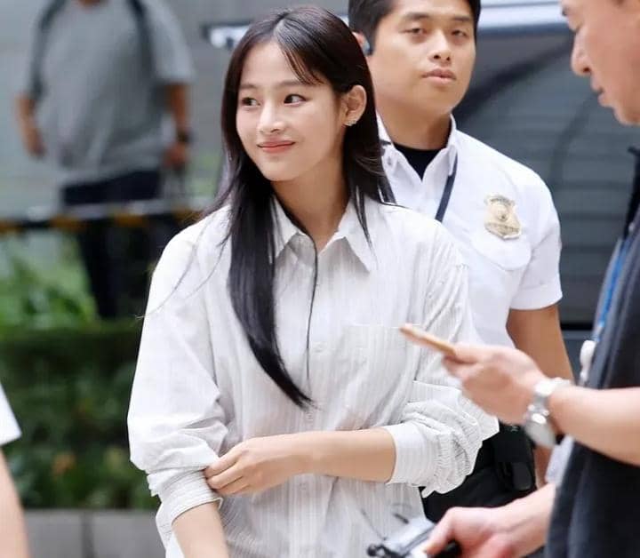 Minji Newjeans saat menghadiri Pengadilan. (instagram/@njz.update)