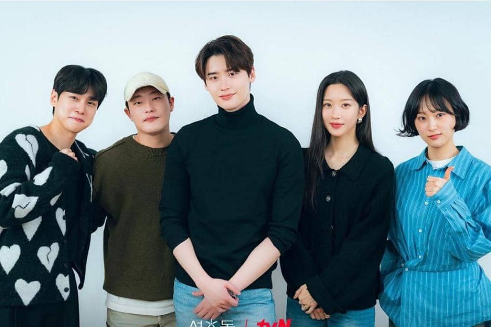 Drama “Seochodong” atau “Law and The City” mengisahkan lima pengacara muda Ahn Ju Hyeong (Lee Jo.jpg