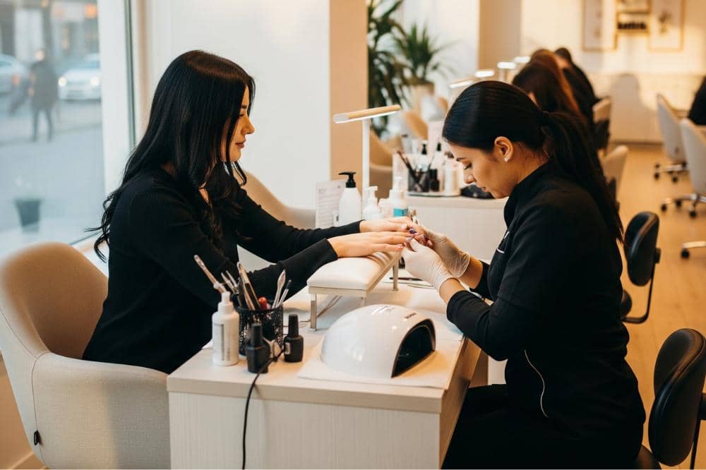 Sering Nail Art? Begini Cara Biar Kuku Tetap Kuat dan Cantik