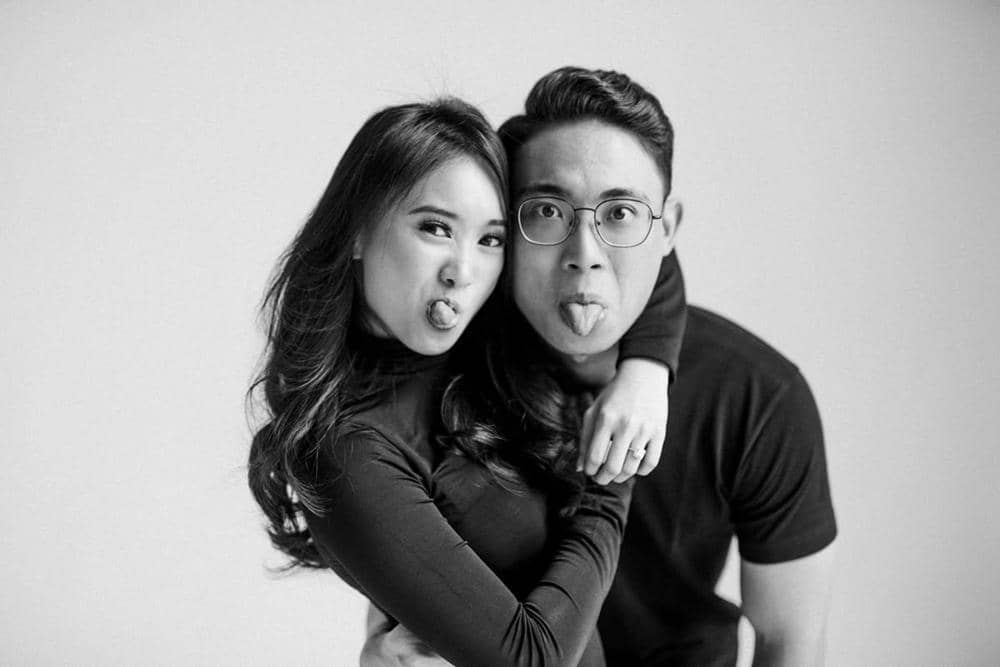 ilustrasi foto prewedding hitam putih (pinterest.com)