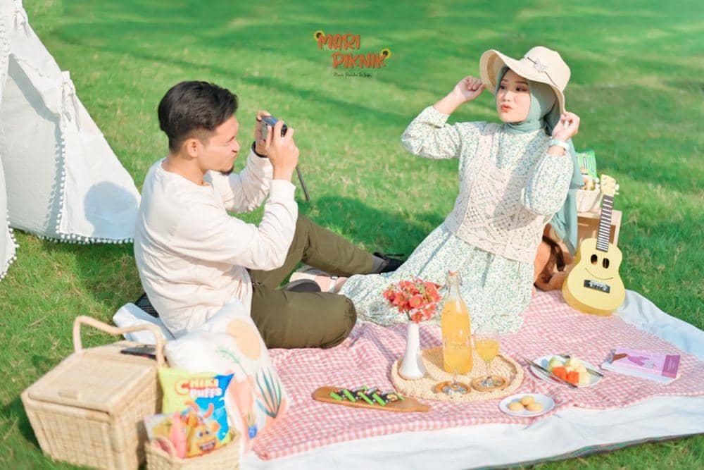 ilustrasi foto prewedding (pinterest.com)