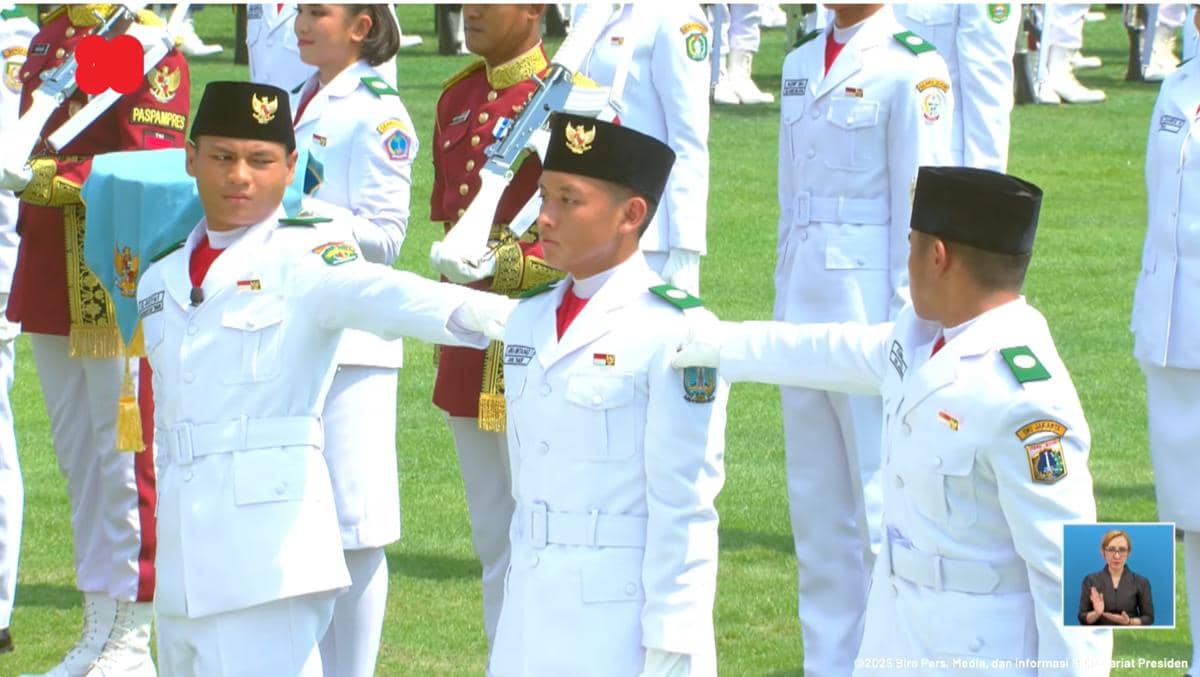 Pengibar Bendera 1.jpg