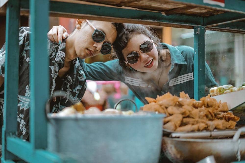 ilustrasi foto prewedding (pinterest.com)