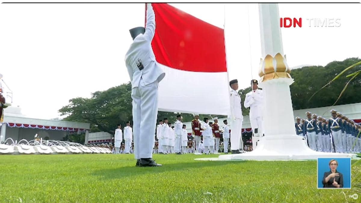 Pengibar Bendera 3.jpg