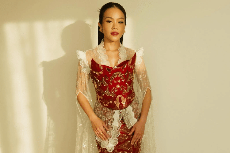 Cover Kebaya Artis - instagram.comyurayunita .png