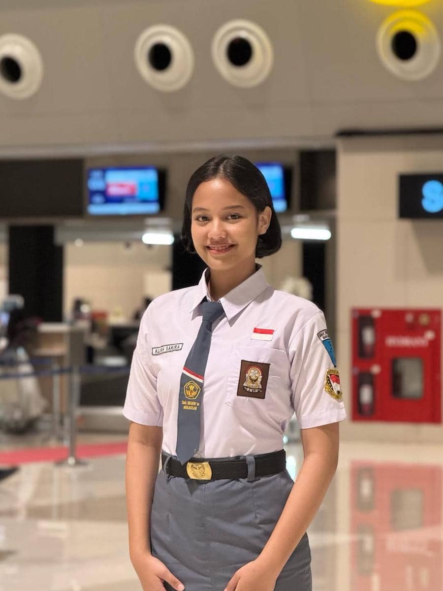 Pembawa Baki Penurunan Bendera 3.jpg