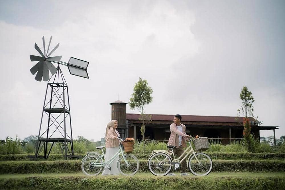 ilustrasi foto prewedding (pinterest.com)