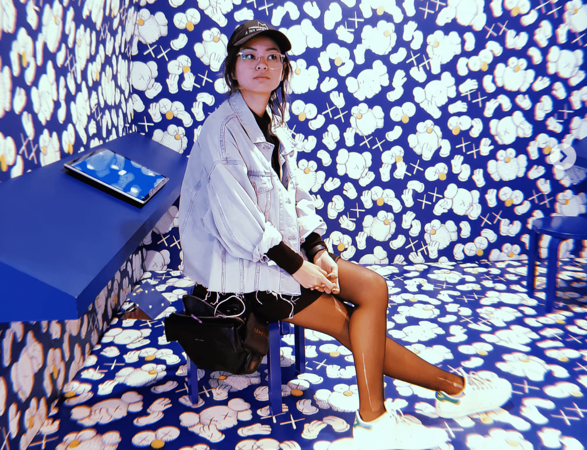 Gustika Jusuf dalam balutan denim jacket.png