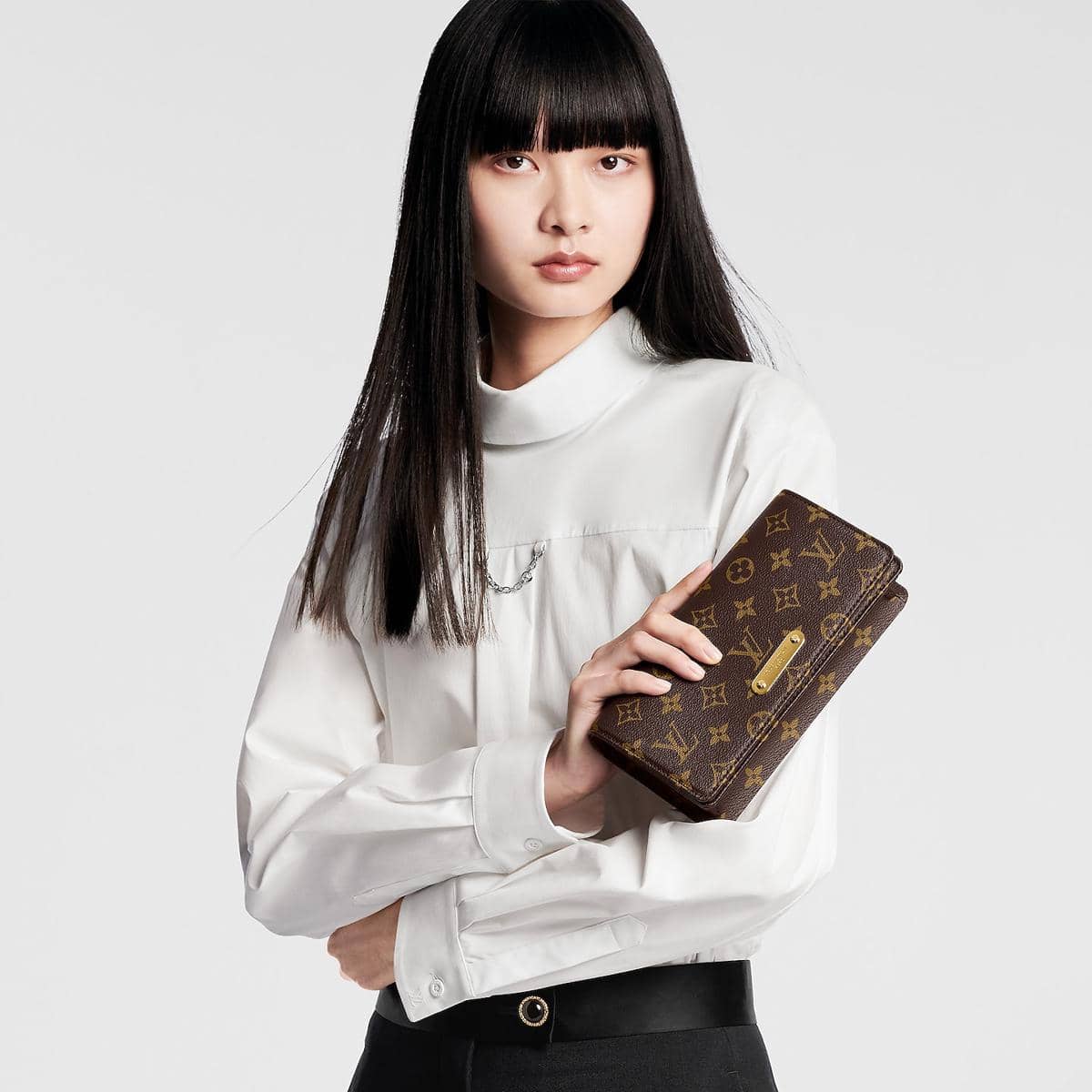 louis-vuitton-wallet-on-chain-lily.jpeg