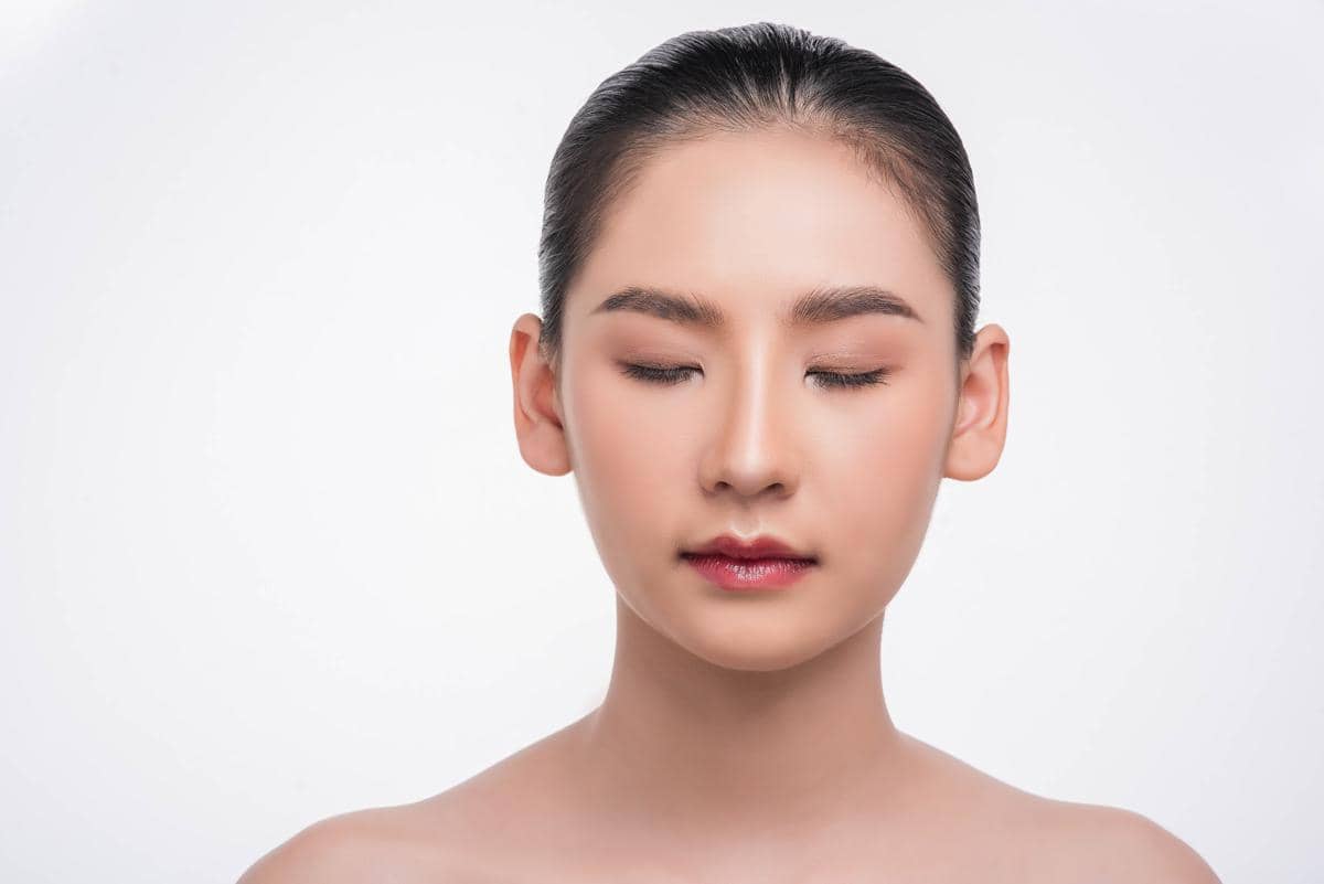 Cara Mengurangi Minyak di Wajah Area T-Zone