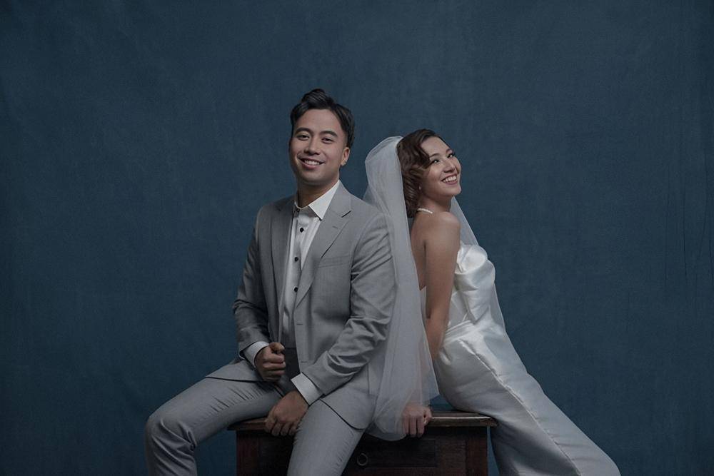 Terpesona! 8 Foto Pra-Pernikahan Brandon Salim & Dhika Himawan dengan Sentuhan Vintage yang Memukau