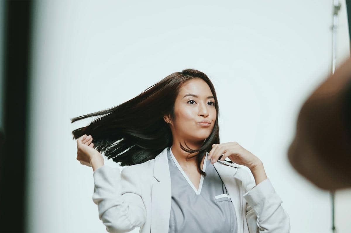10 Cara Mengatasi Rambut Bercabang, Kembali Sehat!