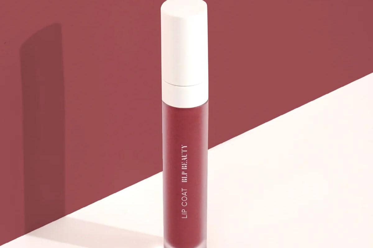 12 Merk Lipstik yang Tahan Lama dan Tidak Luntur saat Makan