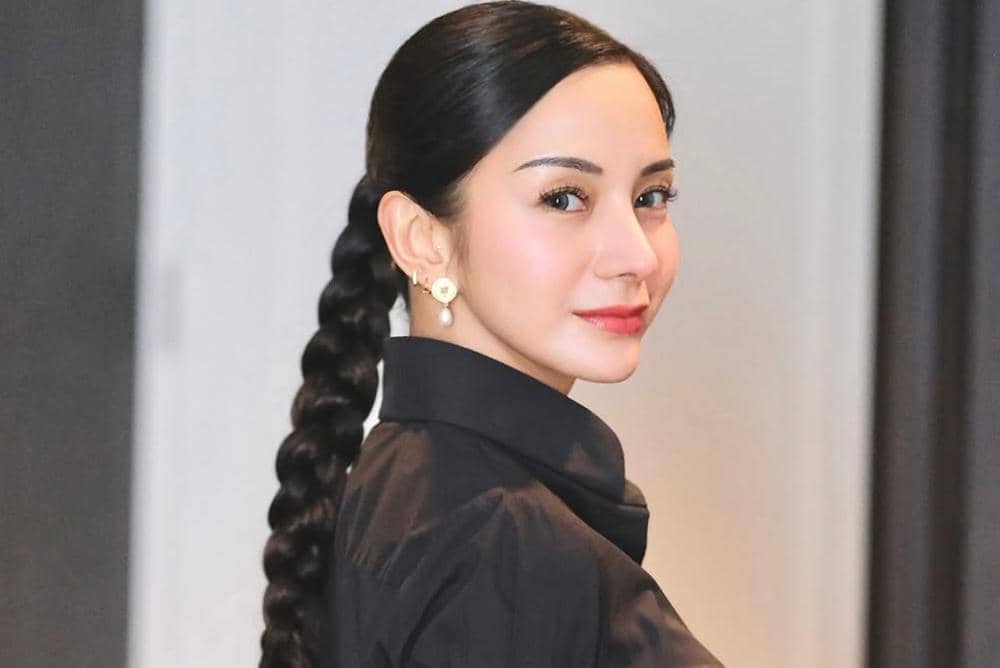 @kiranalarasati 🤍🫶🏻Makeup by herselfHairdo @arlynhairdo.jpg