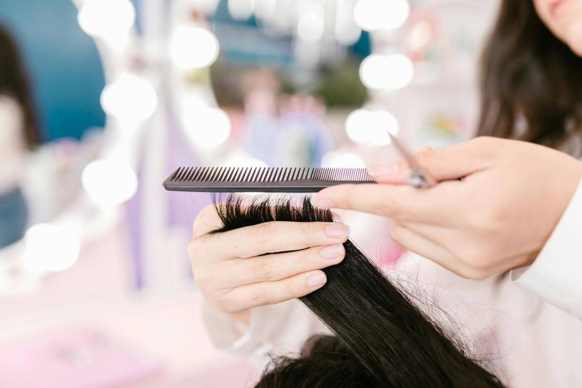7 Cara Mengatasi Rambut Rontok Setelah Melahirkan