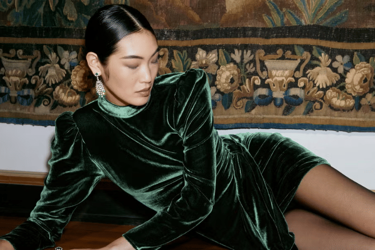 Cover Bahan Velvet - harpersbazaar.com.png