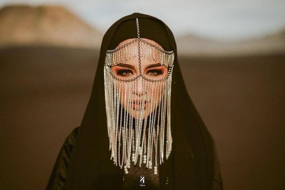 ilustrasi makeup Arab (pinterest.com)