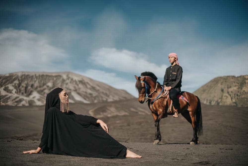 ilustrasi prewedding tema Arab (pinterest.com)