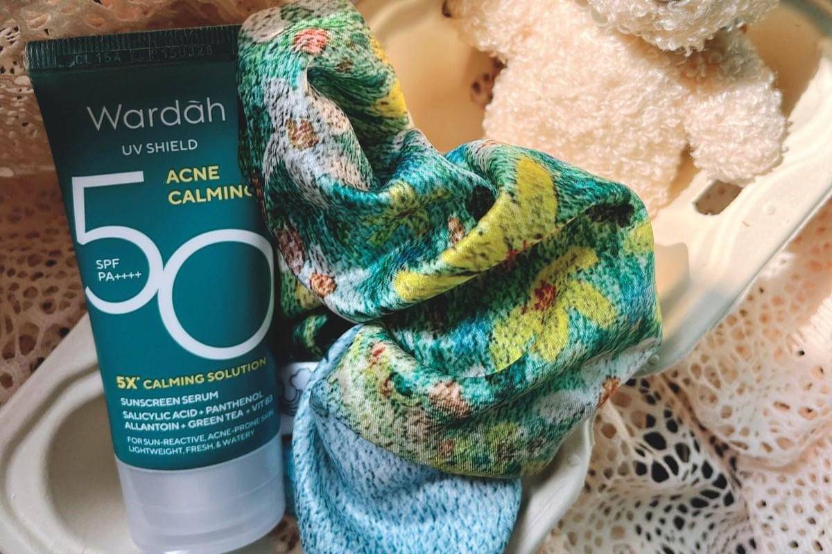 Perbedaan Sunscreen Wardah SPF 50 Biru dan Hijau yang Perlu Kamu Tahu!