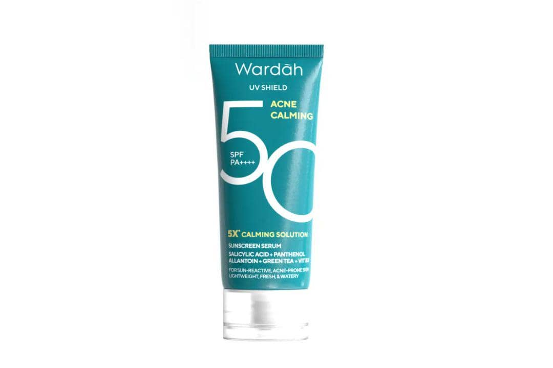 Perbedaan Sunscreen Wardah SPF 50 Biru dan Hijau yang Perlu Kamu Tahu!