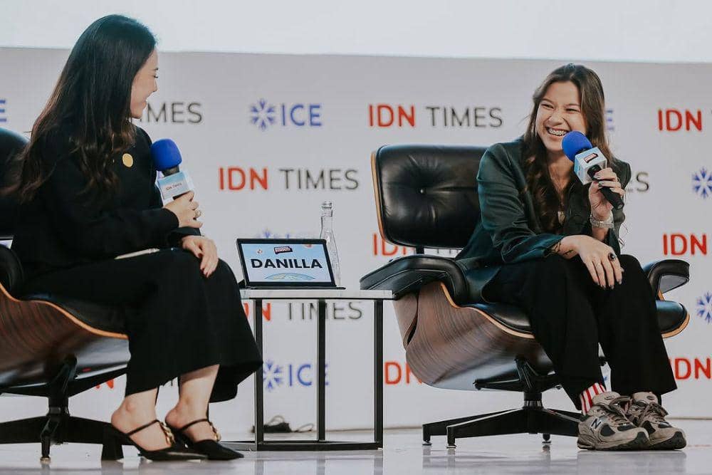 Potret Danilla saat menjadi salah satu pembicara di Indonesia Summit 2025. (instagram.com/indonesia.summit)