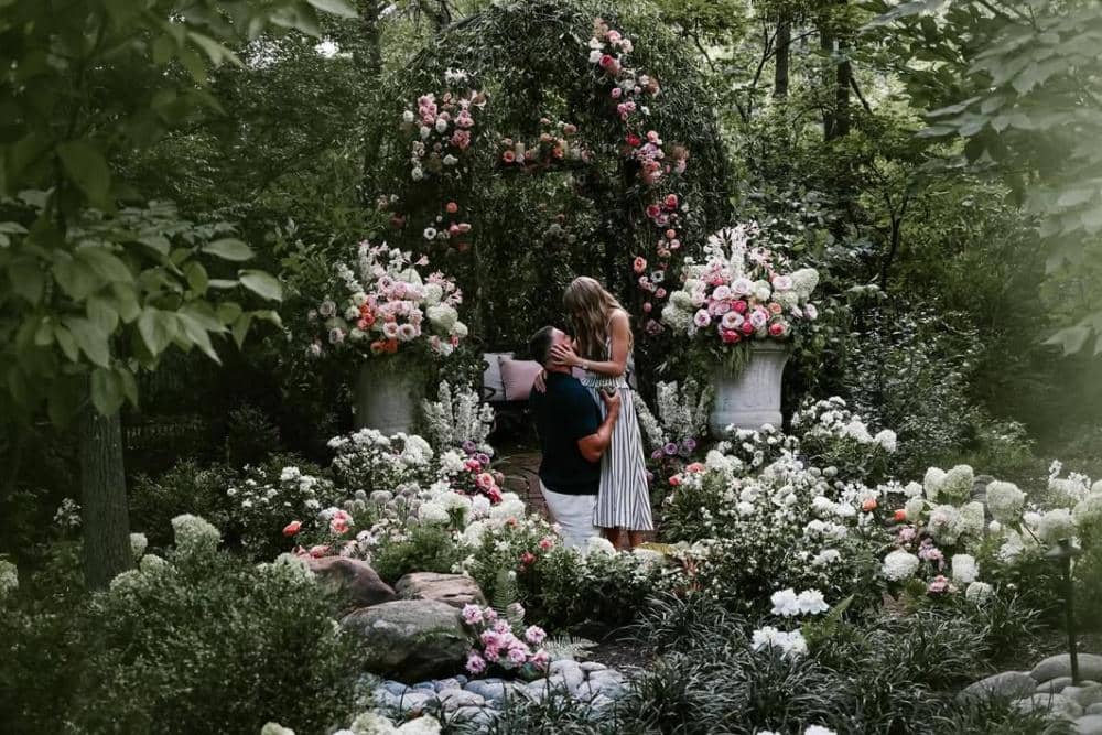 unggahan Taylor Swift dan Travis Kelce Resmi Bertunangan