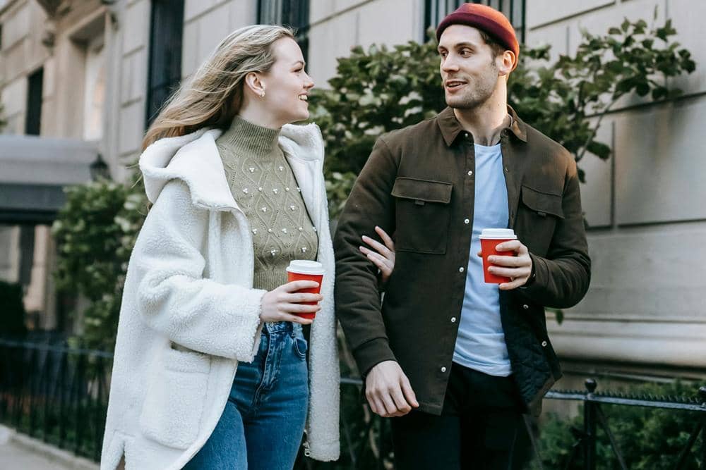 ilustrasi pasangan berkencan (pexels.com/Katerina Holmes)