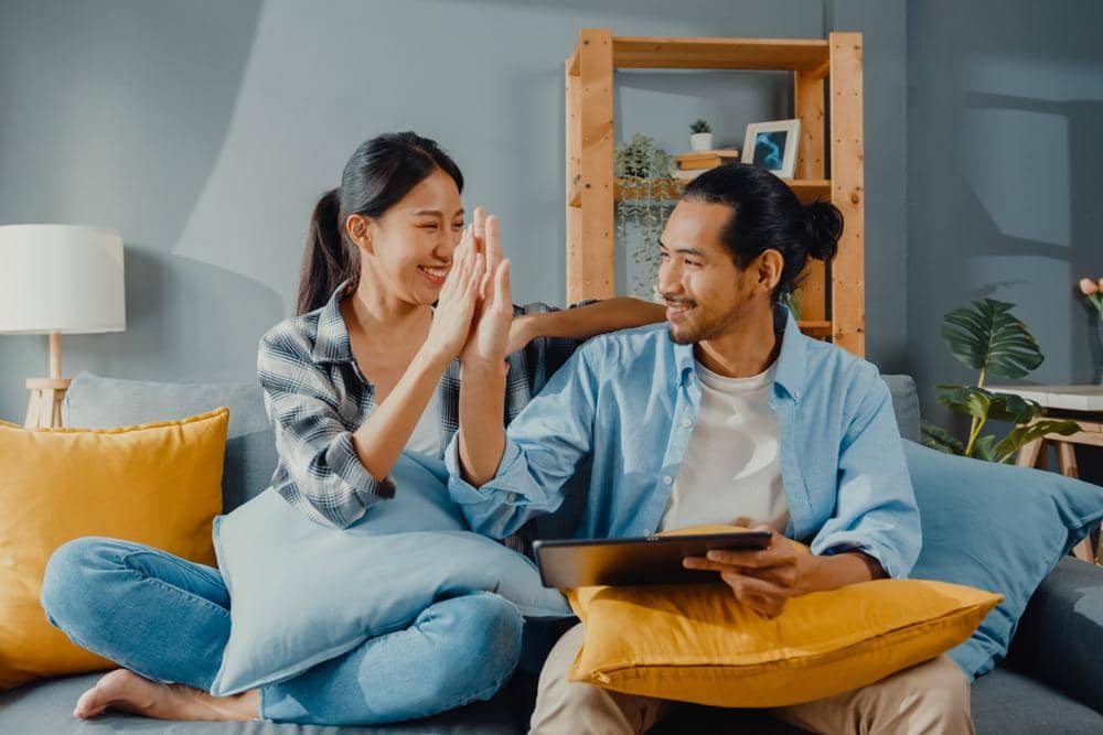 ilustrasi pasangan suportif (freepik.com/tirachardz)