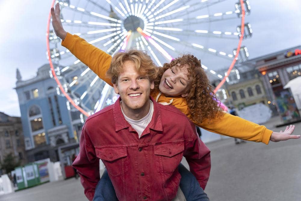 ilustrasi pasangan berkencan (freepik.com/freepik)