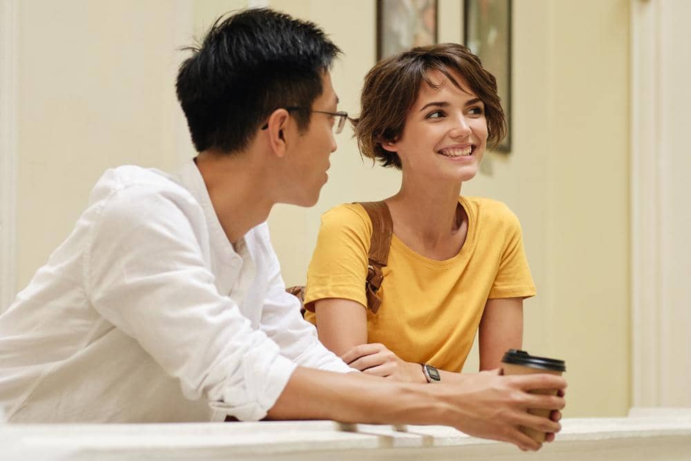 ilustrasi pasangan ngobrol (freepik.com/garetsvisual)