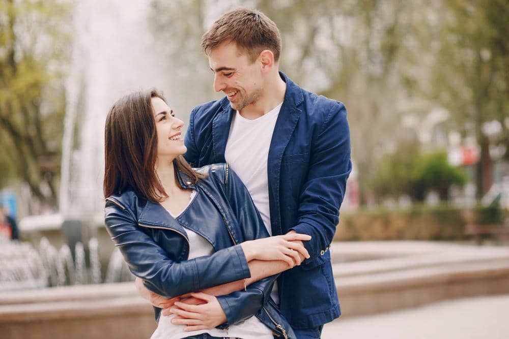 ilustrasi pasangan berkencan (freepik.com/prostooleh)