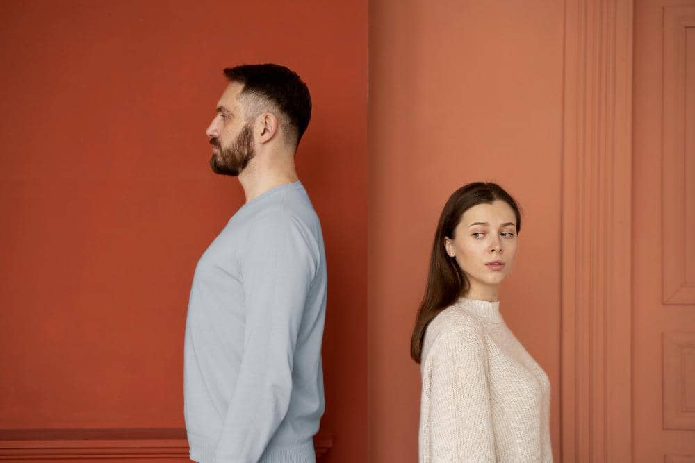 ilustrasi pasangan fearful avoidant (freepik.com/freepik)