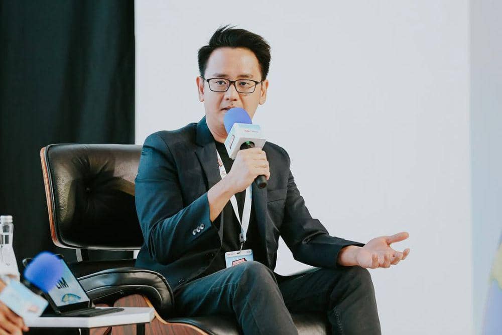 Potret Hendry Lim saat menjadi salah satu pembicara di Indonesia Summit 2025. (instagram.com/indonesia.summit)