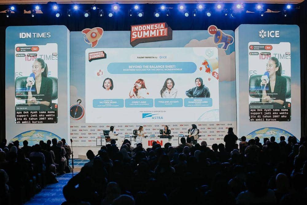Potret Cherly Juno, Tyna Dwi Jayanti, Irfani R. Lubis saat menjadi pembicara di Indonesia Summit 2025. (instagram.com/indonesia.summit)