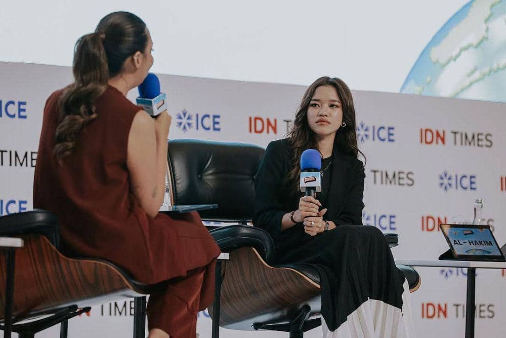 Potret Ummi Quary saat menjadi salah satu pembicara di Indonesia Summit 2025. (instagram.com/indonesia.summit)