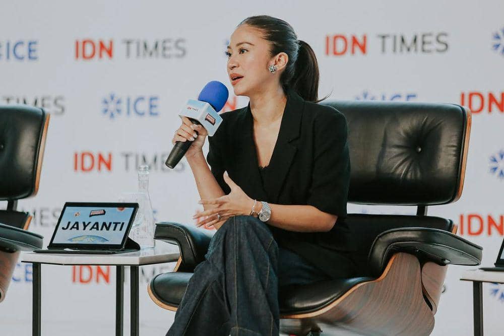 Potret Tyna Dwi Jayanti saat menjadi salah satu pembicara di Indonesia Summit 2025. (instagram.com/indonesia.summit)