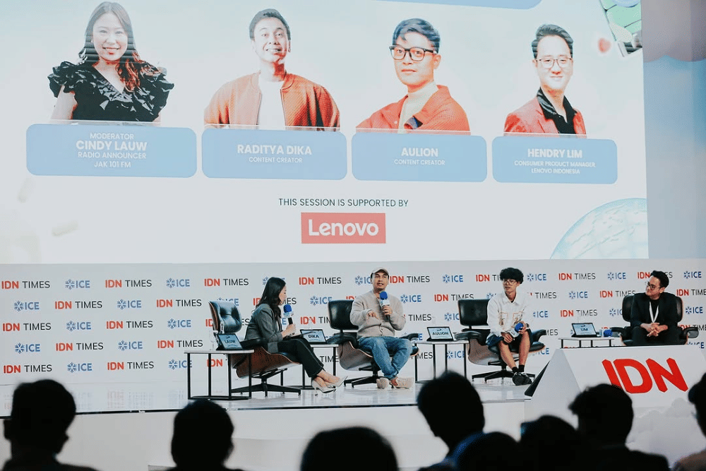 Potret Raditya Dika, Aulion, dan Hendry Lim saat menjadi pembicara di Indonesia Summit 2025. (instagram.com/indonesia.summit)