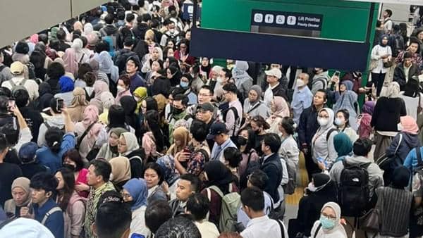 kondisi-stasiun-mrt-lebak-bulus-sempat-padat-1756125601526_169.jpeg