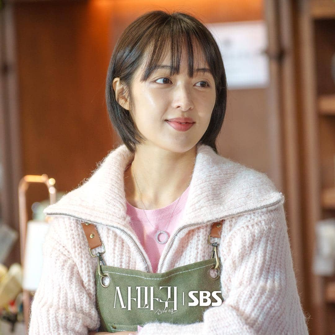 Still Cut Queen Mantis 