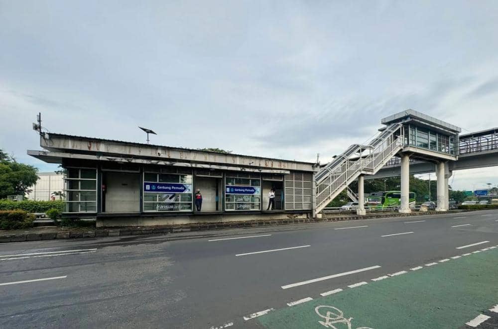 Halte_Gerbang_Pemuda_arah_Pinang_Ranti_(2).jpg